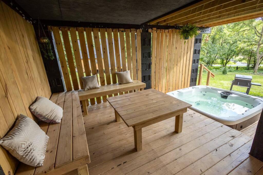 Valhalla Cabins Aframes With Hot Tubs & Sauna Cosby Exterior foto